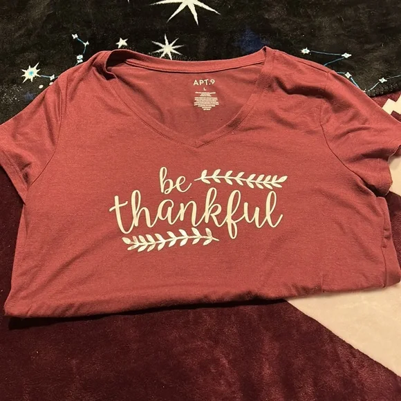 ⚫️ Maroon APT.9 T shirt - Picture 4 of 4